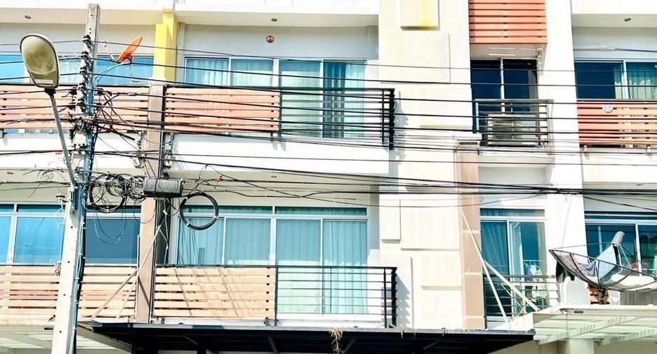 Аренда 4 спальни таунхаус в Пращет, Бангкок