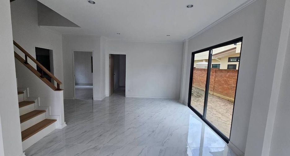 Casa en alquiler de 4 habitaciones en Mae Rim, Chiang Mai