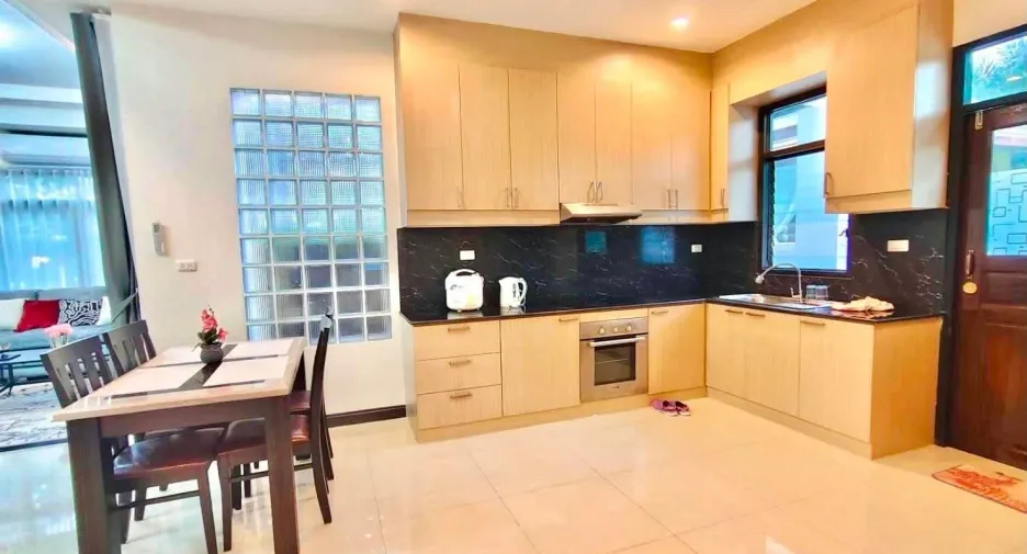 À louer 3 chambres villa à Bang Saray, Pattaya