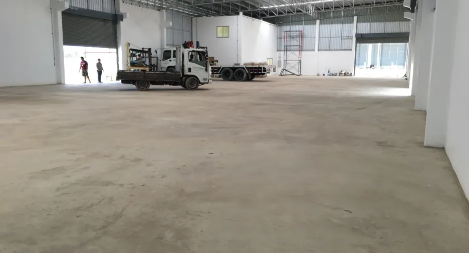 À vendre entrepôt à Sai Noi, Nonthaburi
