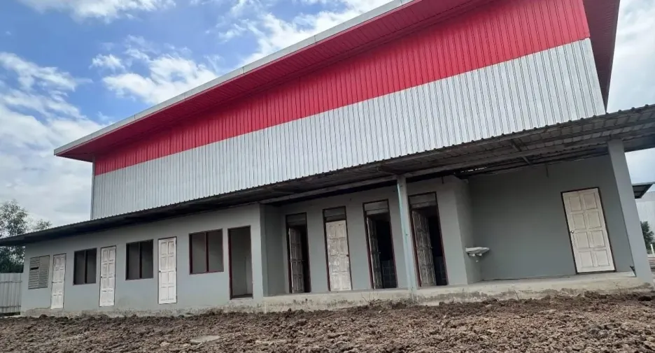 À vendre entrepôt à Sai Noi, Nonthaburi