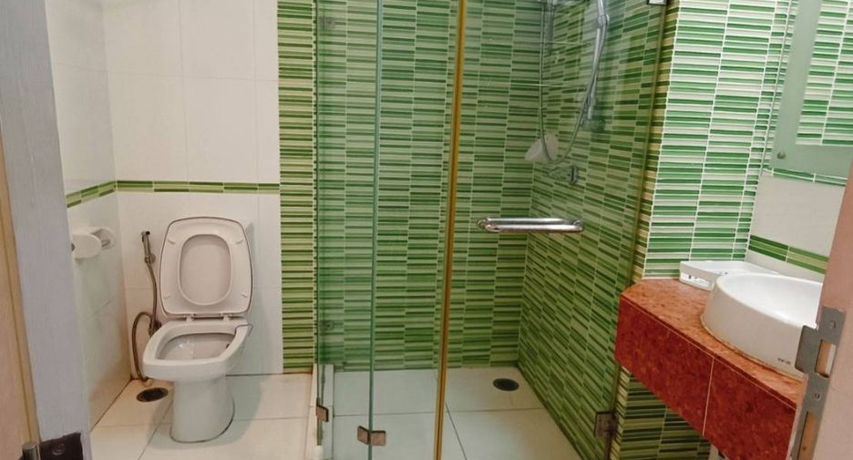 For rent 2 bedrooms condo in Bang Kapi, Bangkok
