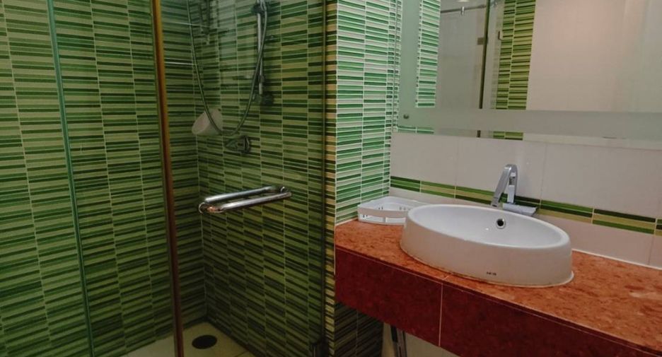 For rent 2 bedrooms condo in Bang Kapi, Bangkok