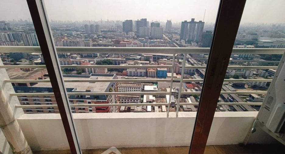 For rent 2 bedrooms condo in Bang Kapi, Bangkok