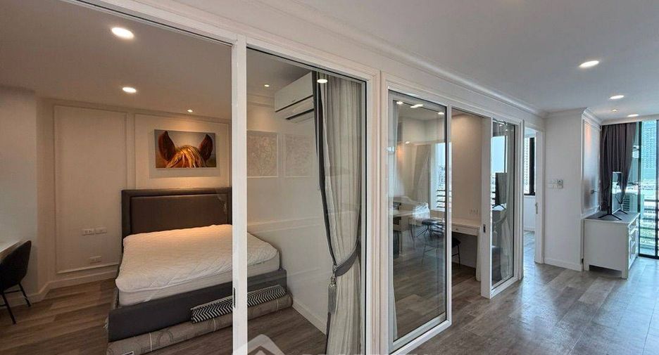 For rent 2 bedrooms condo in Phra Khanong, Bangkok