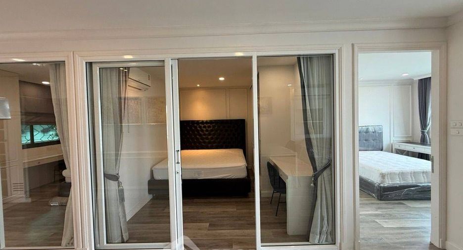 For rent 2 bedrooms condo in Phra Khanong, Bangkok