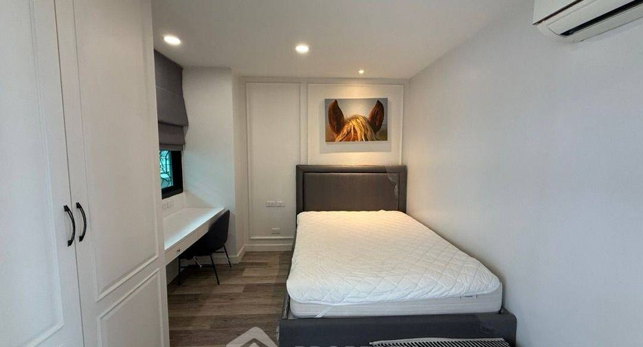 For rent 2 bedrooms condo in Phra Khanong, Bangkok