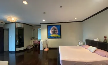 For sale 3 bedrooms condo in Watthana, Bangkok
