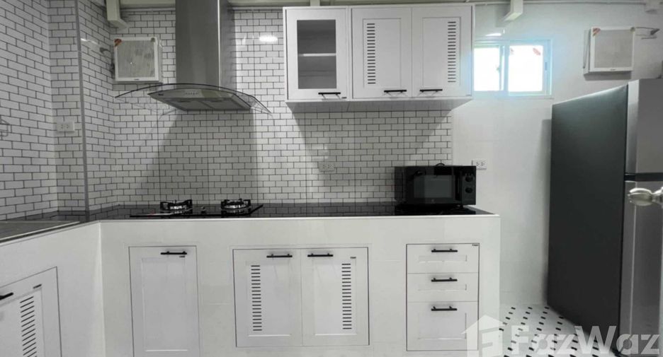 For rent 2 bedrooms townhouse in Mueang Chiang Mai, Chiang Mai