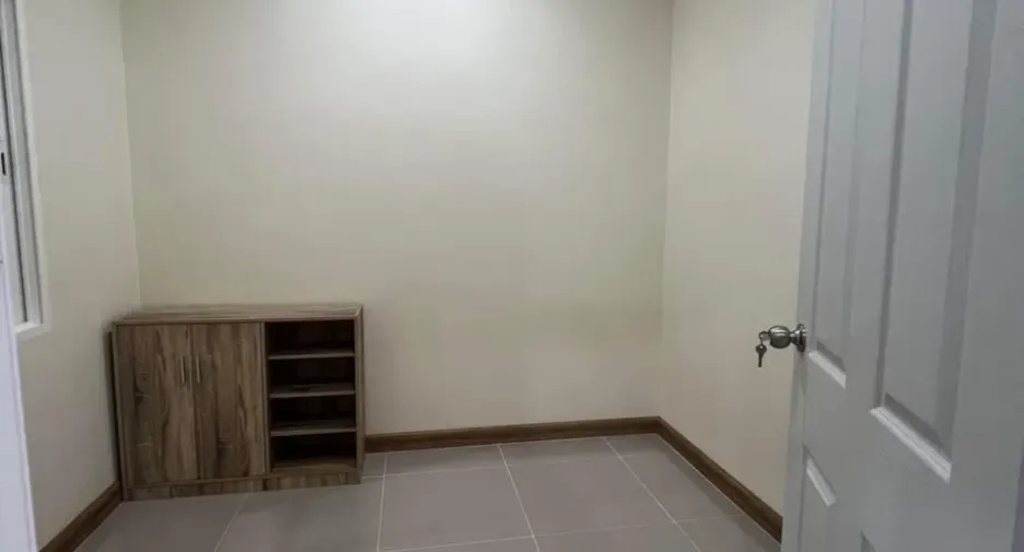 For rent 2 bedrooms townhouse in Mueang Chiang Mai, Chiang Mai