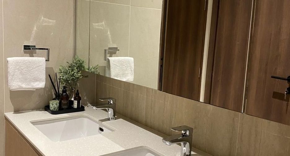 Haus zur Miete mit 5 Zimmer in Bang Phli, Samut Prakan