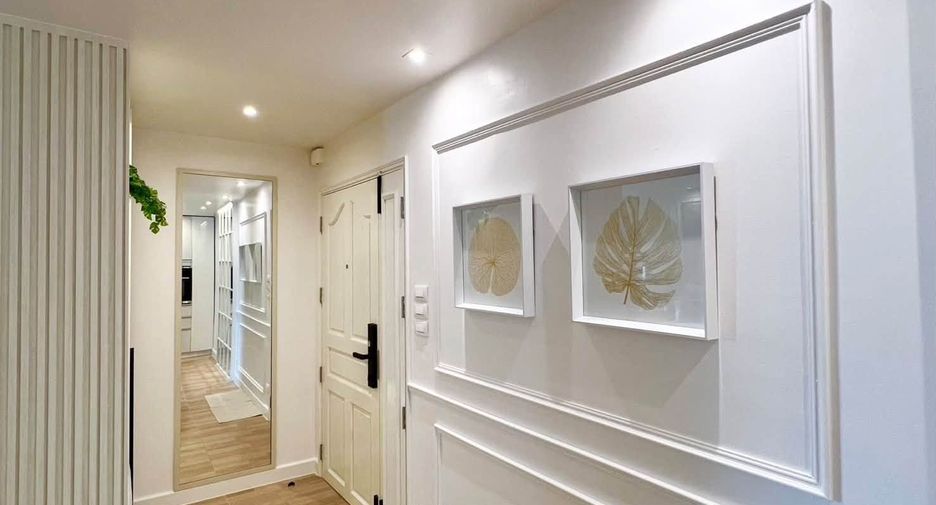 For rent 2 bedrooms condo in Yan Nawa, Bangkok