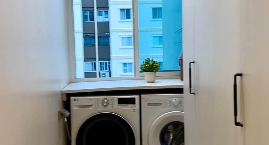 For rent 2 bedrooms condo in Yan Nawa, Bangkok