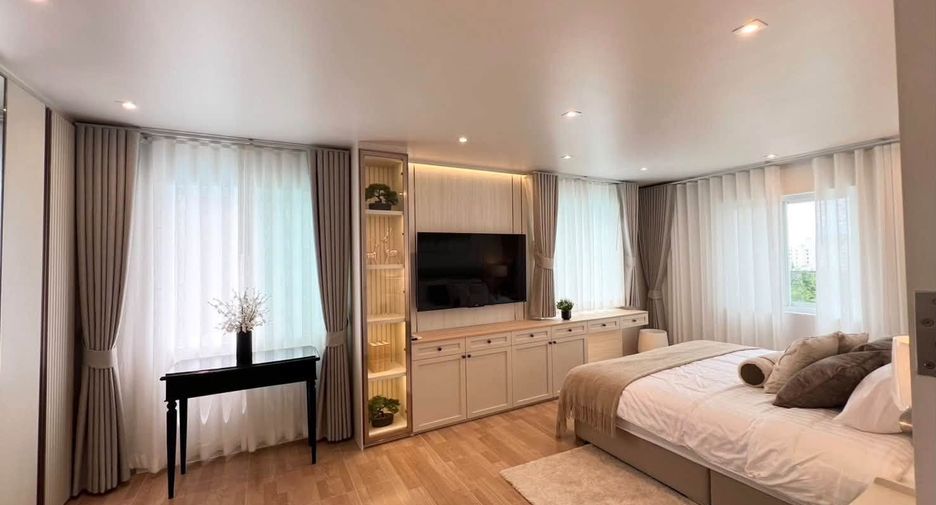For rent 2 bedrooms condo in Yan Nawa, Bangkok
