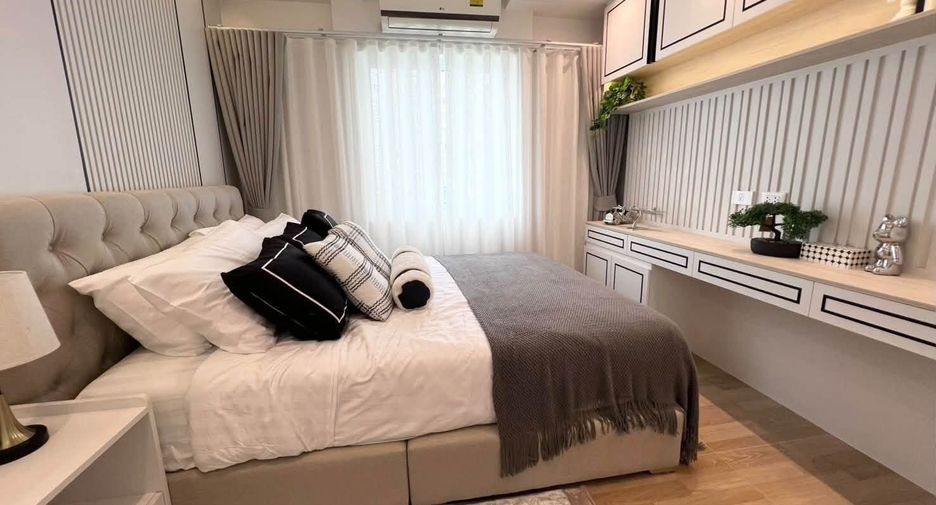 For rent 2 bedrooms condo in Yan Nawa, Bangkok