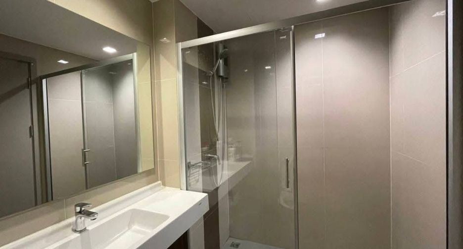 For rent 2 bedrooms condo in Phra Khanong, Bangkok