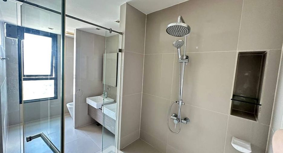 For rent 2 bedrooms condo in Huai Khwang, Bangkok