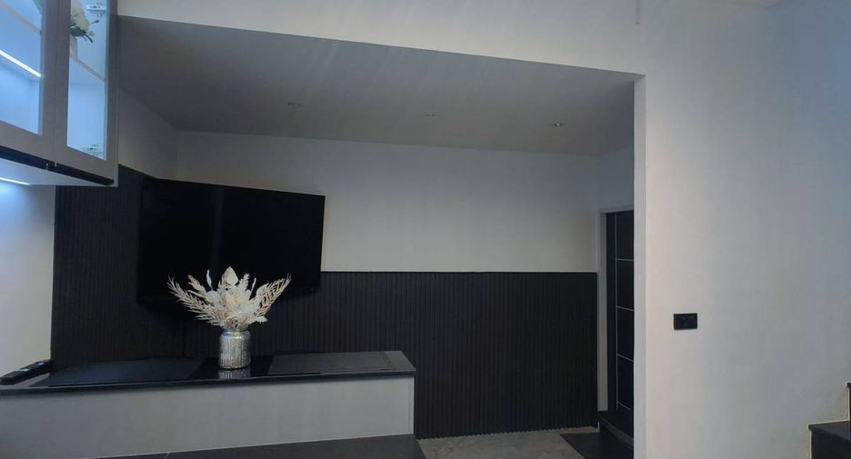 Casa adosada en alquiler de 2 habitaciones en Bang Lamung, Chonburi