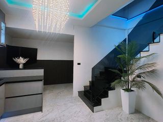Casa adosada en alquiler de 2 habitaciones en Bang Lamung, Chonburi