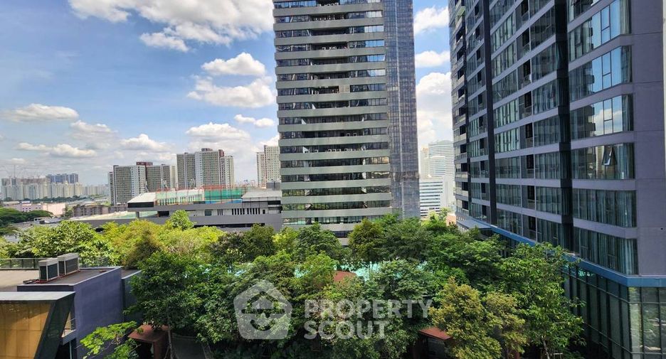 For rent 2 bedrooms condo in Huai Khwang, Bangkok