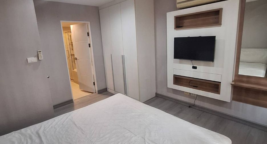 For rent 3 bedrooms condo in Huai Khwang, Bangkok
