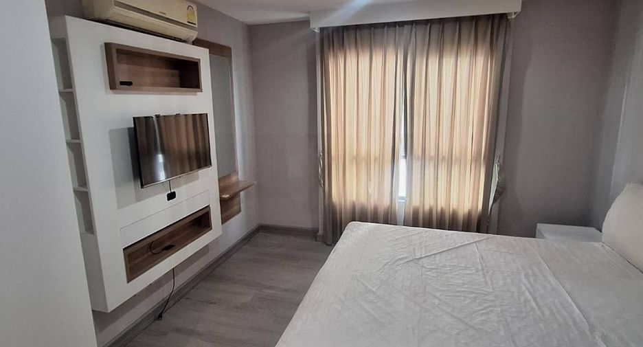 For rent 3 bedrooms condo in Huai Khwang, Bangkok