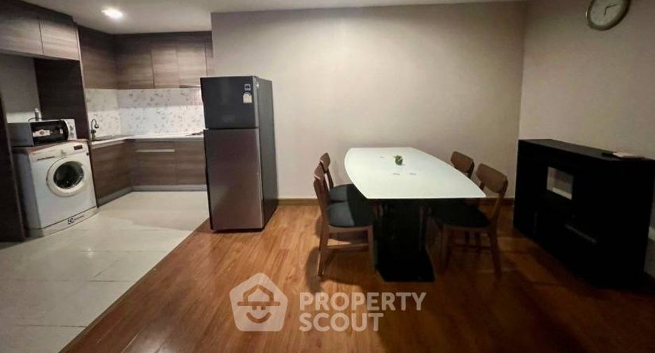 For rent 2 bedrooms condo in Huai Khwang, Bangkok