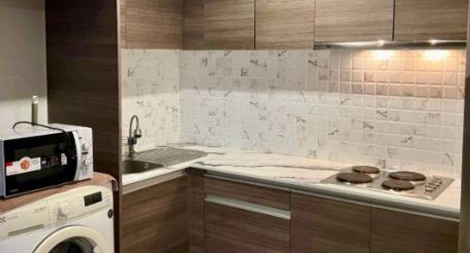 For rent 2 bedrooms condo in Huai Khwang, Bangkok
