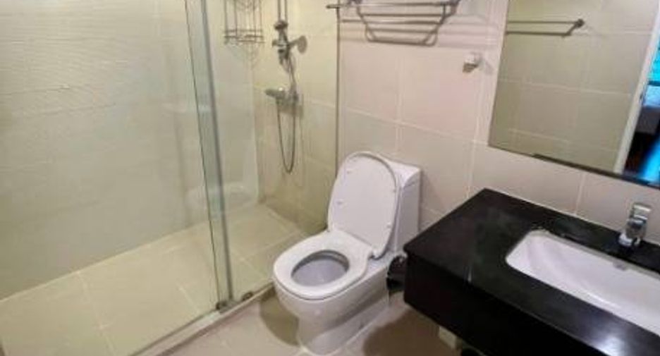 For rent 2 bedrooms condo in Huai Khwang, Bangkok