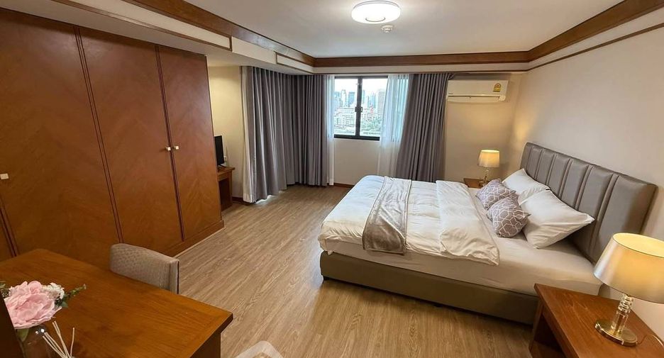 For rent 2 bedrooms condo in Watthana, Bangkok