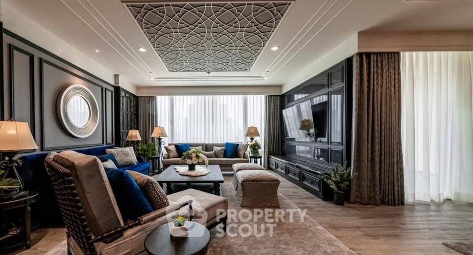 For rent 3 bedrooms condo in Pathum Wan, Bangkok