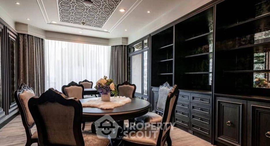 For rent 3 bedrooms condo in Pathum Wan, Bangkok