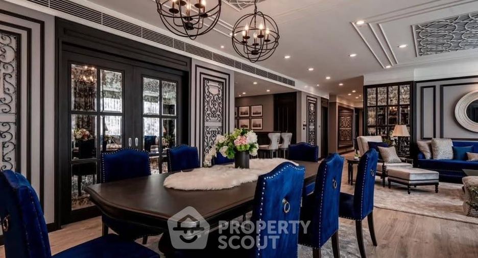 For rent 3 bedrooms condo in Pathum Wan, Bangkok