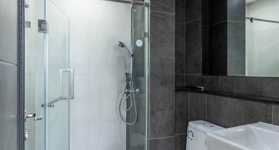 Condo en alquiler de 2 habitaciones en Bang Phlat, Bangkok