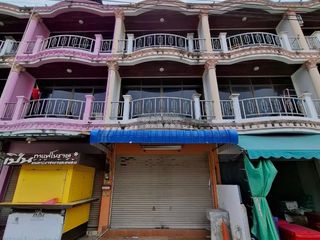 Local comercial en venta de 3 habitaciones en Si Racha, Chonburi