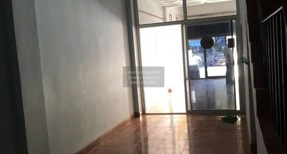 Local comercial en venta de 3 habitaciones en Si Racha, Chonburi