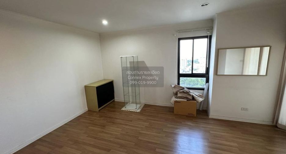 For rent 2 bedrooms condo in Thon Buri, Bangkok