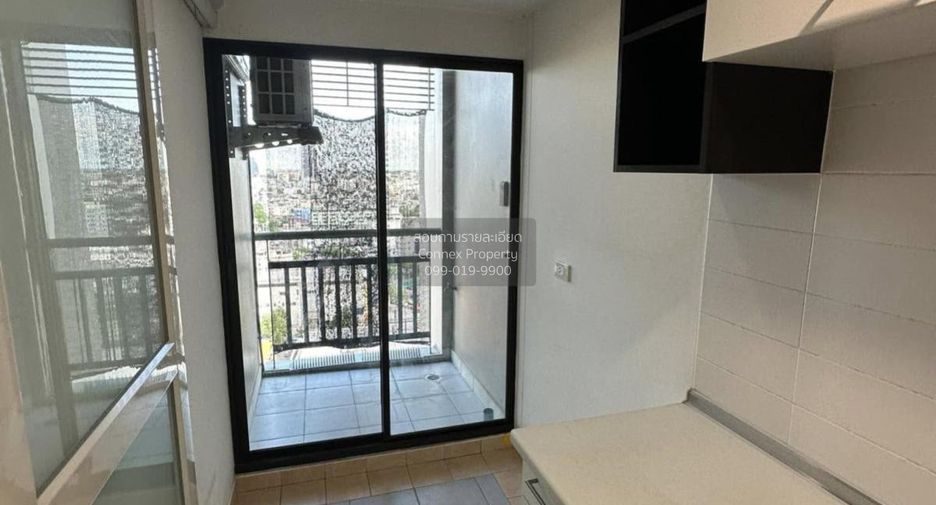 For rent 2 bedrooms condo in Thon Buri, Bangkok