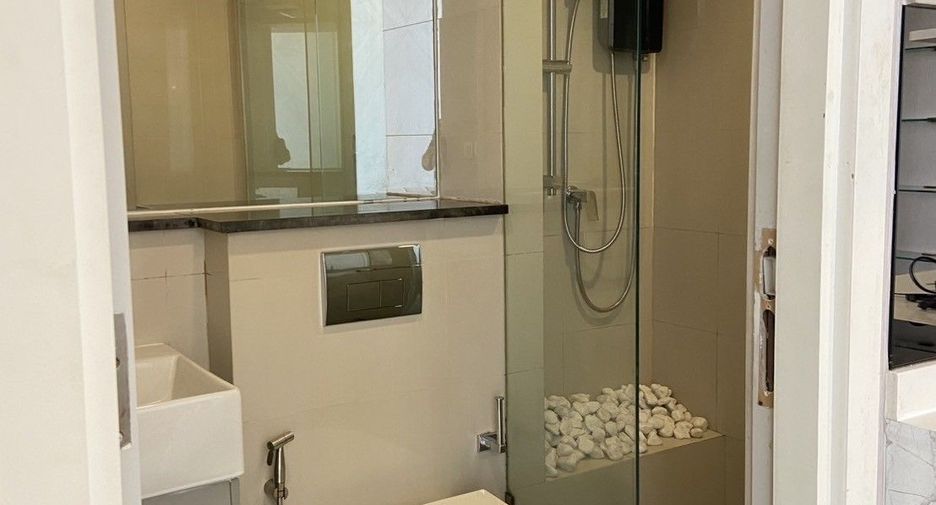 For sale 2 bedrooms condo in Sathon, Bangkok