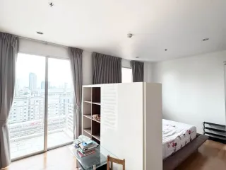 For rent studio condo in Khlong San, Bangkok