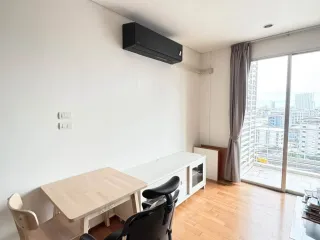 For rent studio condo in Khlong San, Bangkok