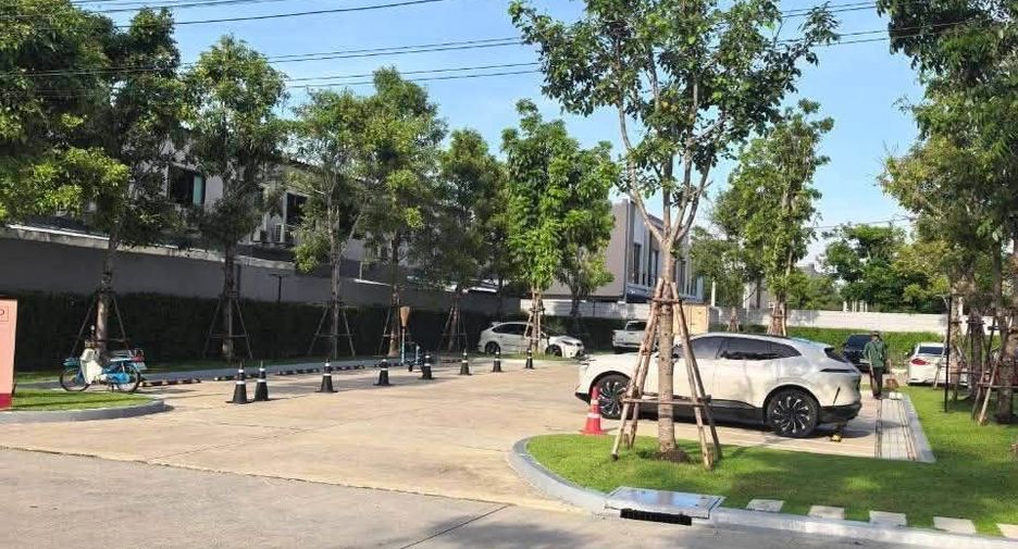 For rent 3 bedrooms townhouse in Bang Phli, Samut Prakan