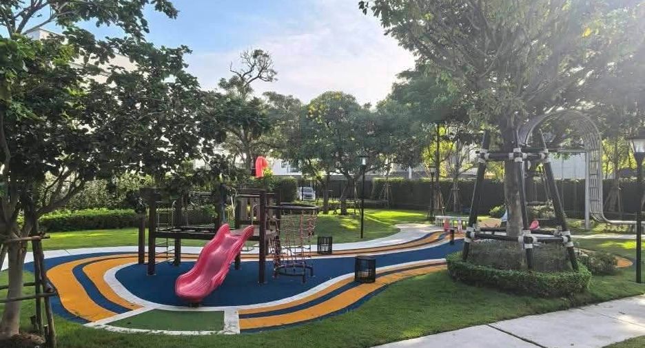 For rent 3 bedrooms townhouse in Bang Phli, Samut Prakan