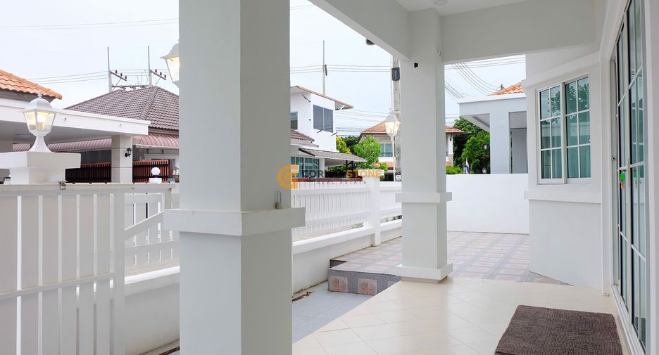 Casa en alquiler de 3 habitaciones en Bang Lamung, Chonburi