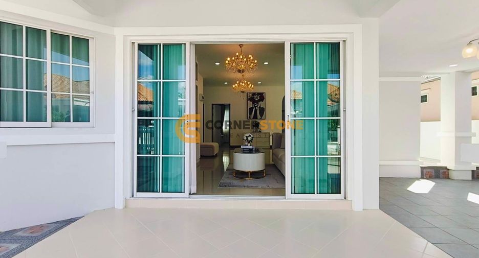 Casa en alquiler de 3 habitaciones en Bang Lamung, Chonburi