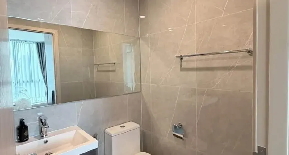 For rent 1 bed condo in Huai Khwang, Bangkok