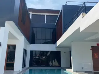 Casa en venta y en alquiler de 5 habitaciones en Phra Khanong, Bangkok