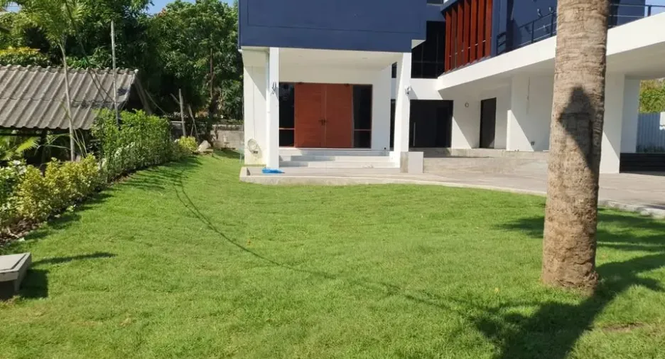 Casa en venta y en alquiler de 5 habitaciones en Phra Khanong, Bangkok