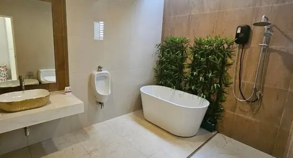 Casa en venta y en alquiler de 5 habitaciones en Phra Khanong, Bangkok