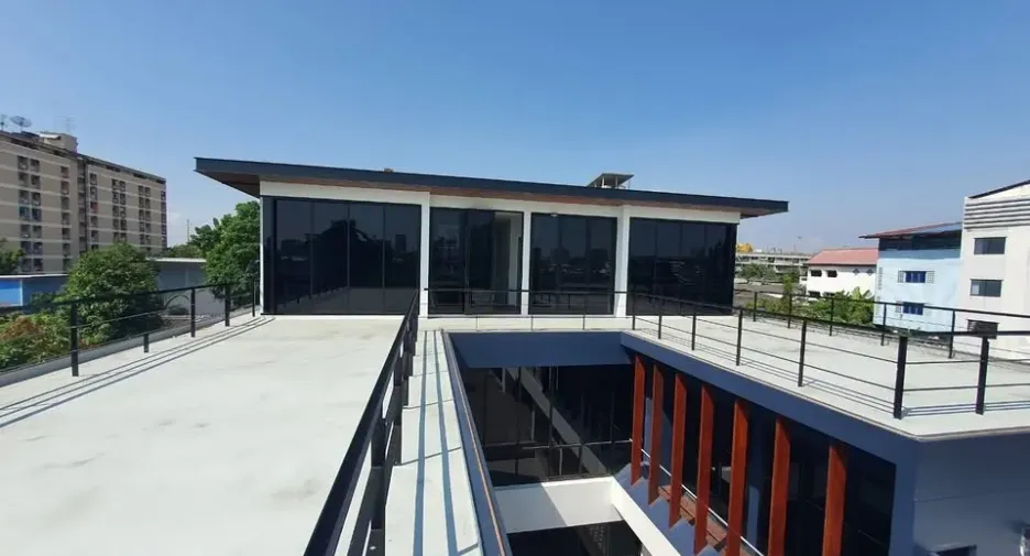 Casa en venta y en alquiler de 5 habitaciones en Phra Khanong, Bangkok